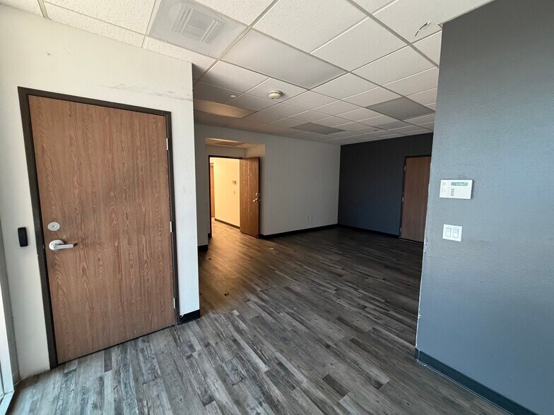 More Photos Of 13927 Saticoy St, Panorama City Movie Radio TVStudio For Lease