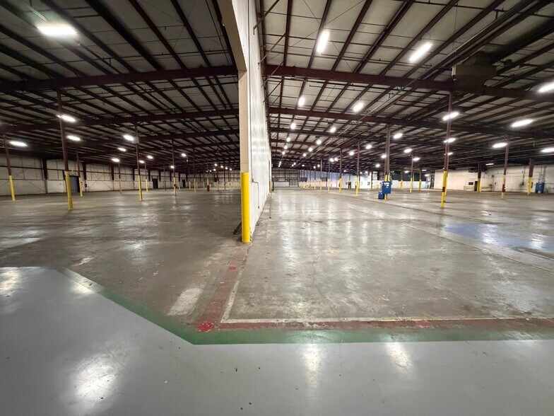 More Photos Of 1305 Progress Rd, Suffolk Warehouse For Lease