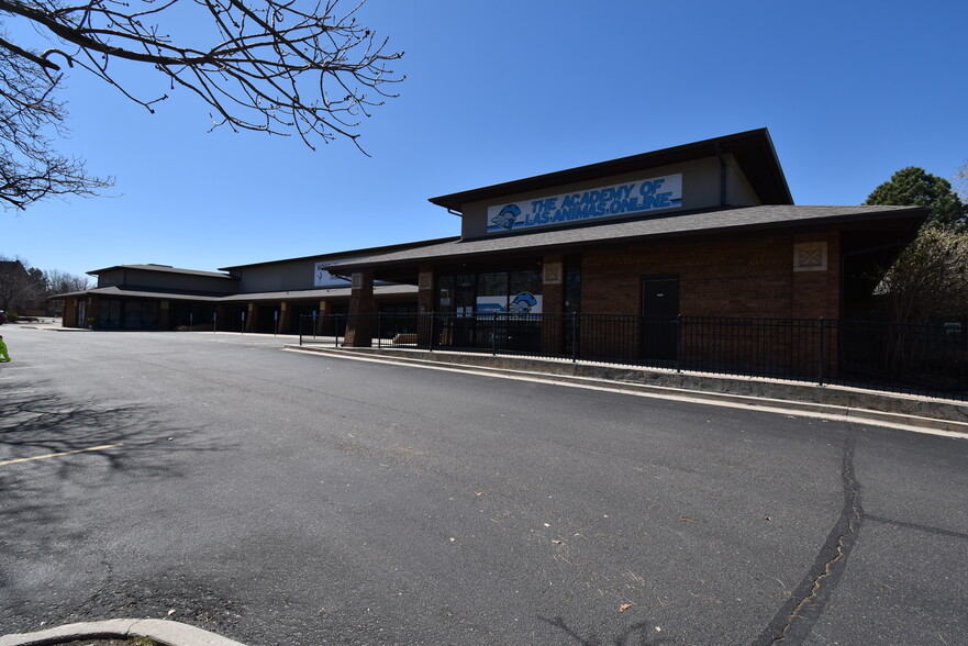 More Photos Of 2400 W 16th St, Greeley Freestanding For Lease