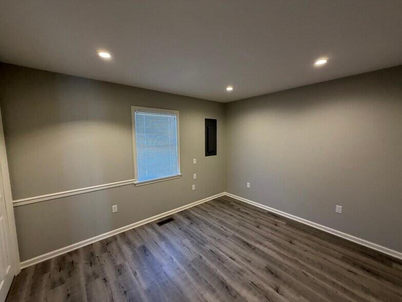 More Photos Of 404 Marvel Ct, Easton Office For Lease