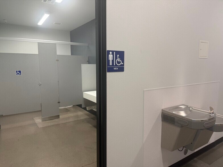 More Photos Of 7660 Dean Martin Dr, Las Vegas Warehouse For Lease