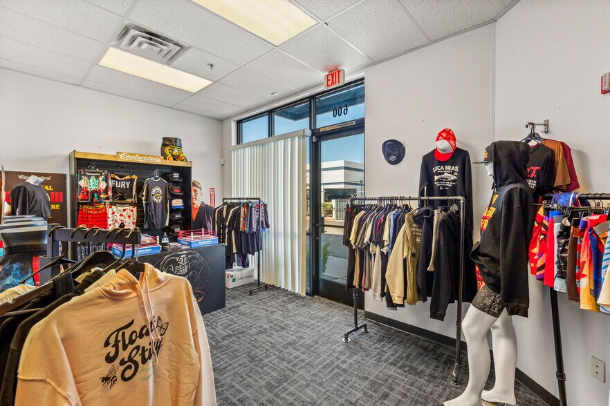 More Photos Of 4570 W Post Rd, Las Vegas Showroom For Lease