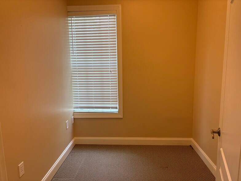 More Photos Of 3105 Creekside Village Dr, Kennesaw Medical For Sale
