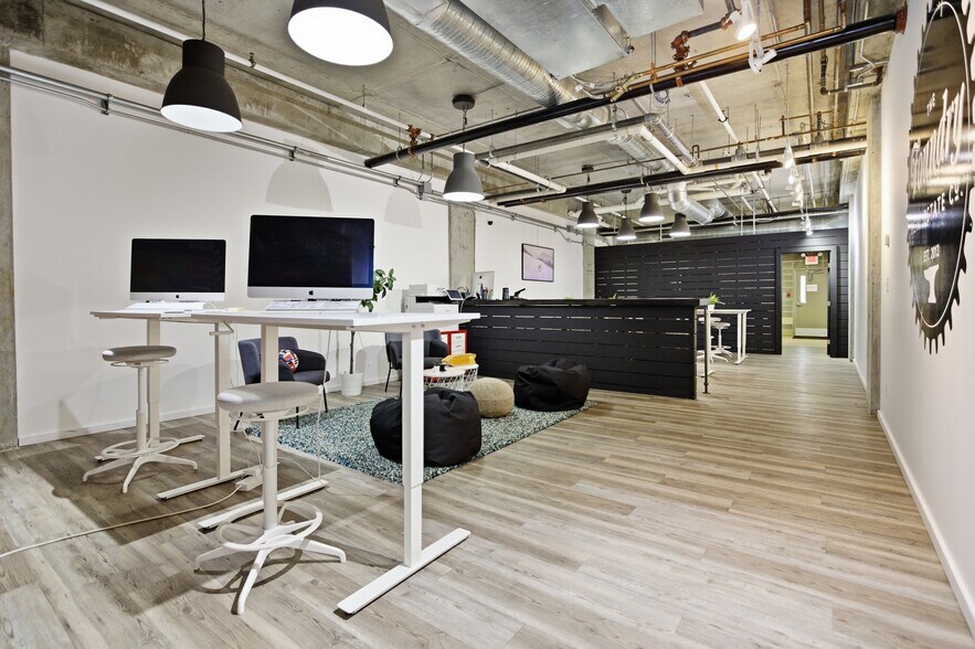 More Photos Of 9411 98 Av NW, Edmonton Office For Sale