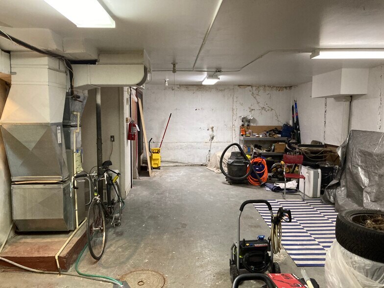 More Photos Of 2224 W 3rd St, Duluth Storefront Retail Office For Sale