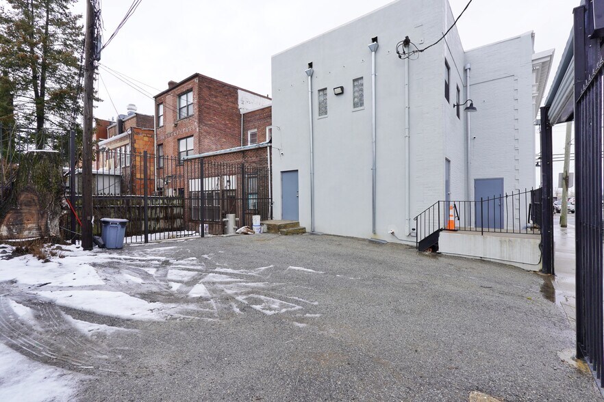 More Photos Of 2940 Richmond Ter, Staten Island Office For Sale