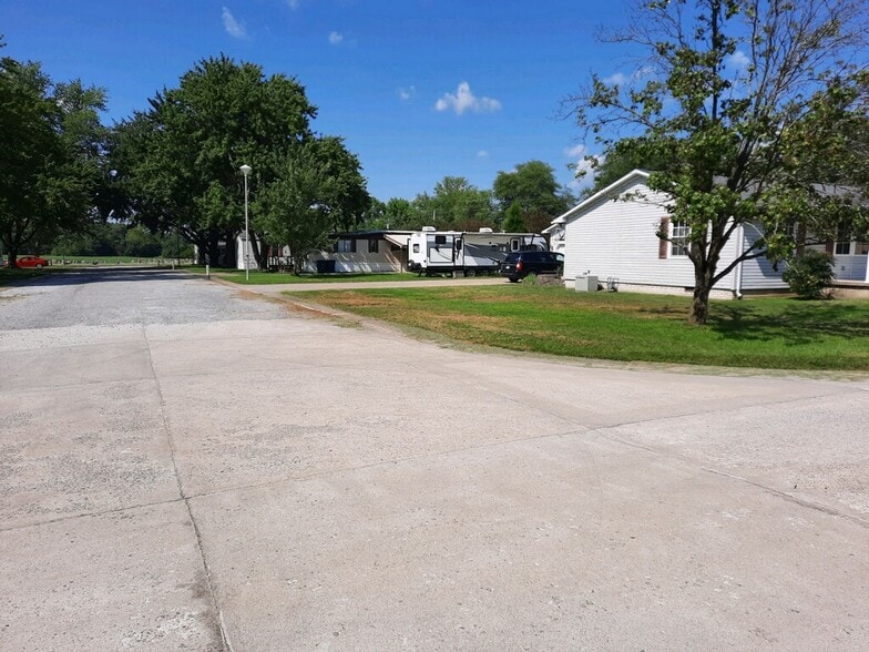 More Photos Of 321 N All Seasons Rd, Geff Manufactured Housing Mobile Home Park For Sale