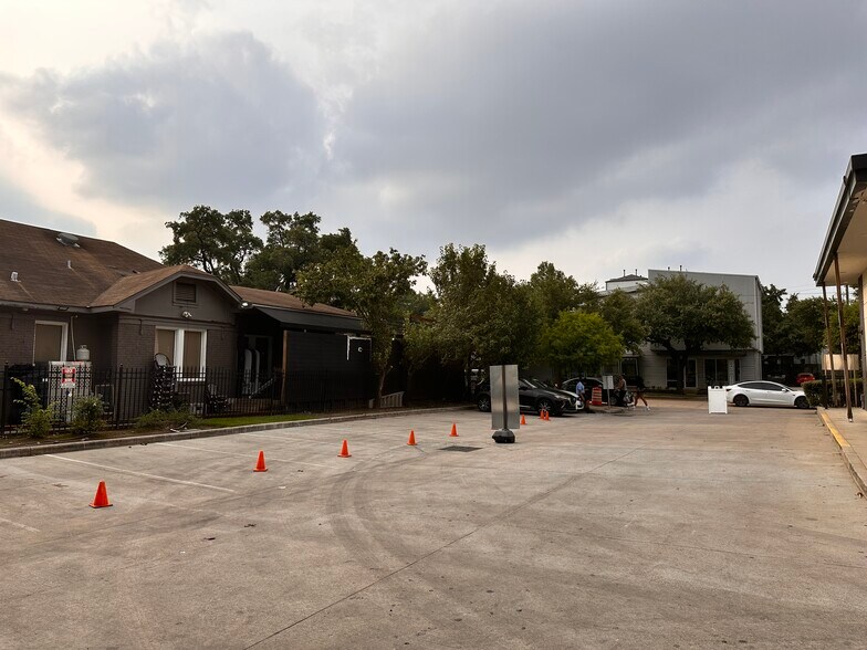 More Photos Of River Oaks Restaurant / Cafe, Houston Restaurant For Lease