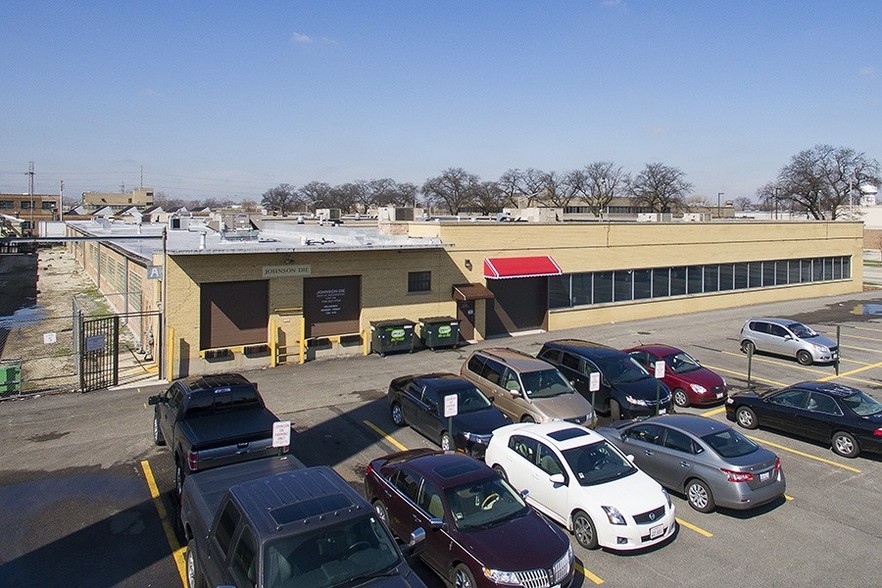 More Photos Of 2600 Washington Blvd, Bellwood Warehouse For Lease
