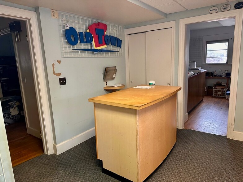 More Photos Of 4180 Old Town Rd, Huntingtown Loft Creative Space For Sale