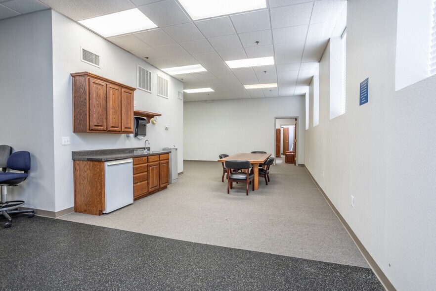 More Photos Of 201 W California St, Gainesville Office For Lease