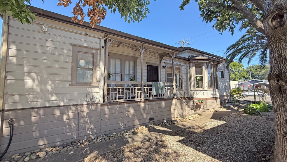 More Photos Of 614 College Ave, Santa Rosa Office For Sale
