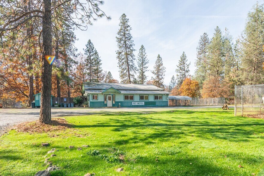 Primary Photo Of 1790 Main St, Weaverville Veterinarian Kennel For Sale