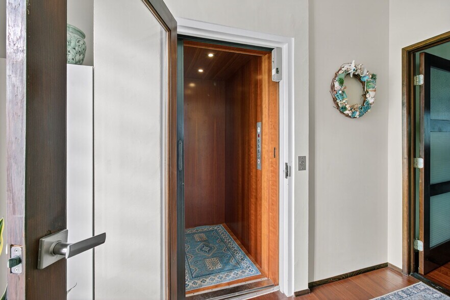 More Photos Of 5657 Shore S blvd, Gulfport Specialty For Sale
