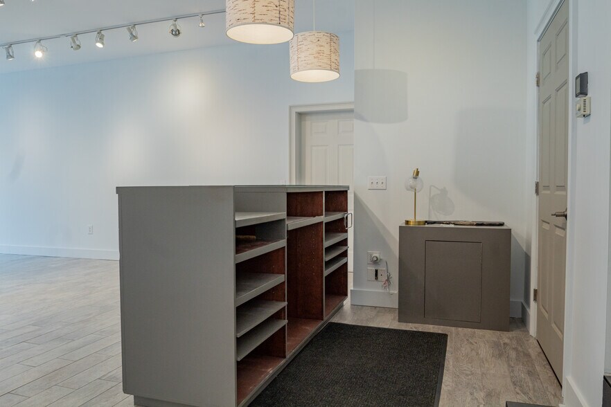 More Photos Of 72 Main St, Wiscasset Storefront Retail Residential For Sale