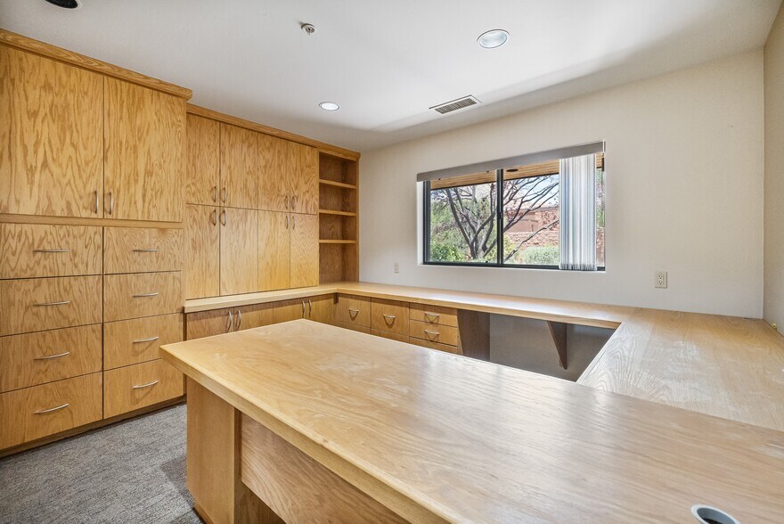 More Photos Of 75 Kallof Pl, Sedona Loft Creative Space For Lease