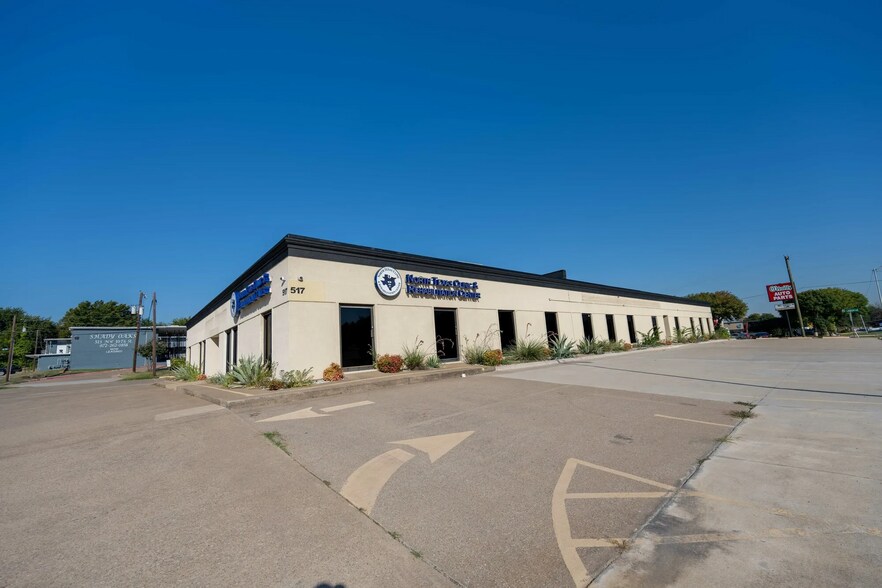 More Photos Of 517 N Carrier Pky, Grand Prairie Medical For Lease