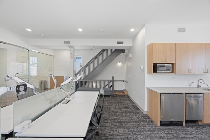More Photos Of 40-42 Bank St, New London Storefront Retail Office For Lease