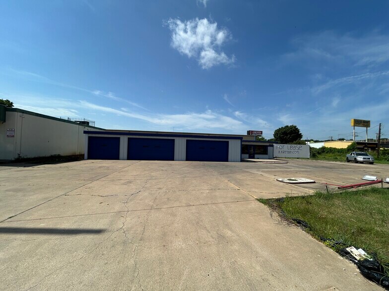 More Photos Of 6200 E Rosedale St, Fort Worth Warehouse For Lease