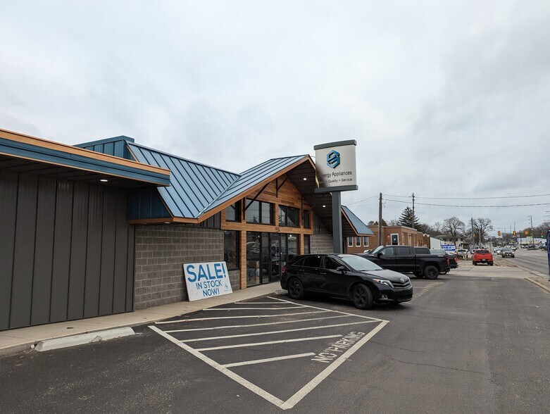 More Photos Of 1623-1635 Chicago Dr SW, Grand Rapids Freestanding For Sale