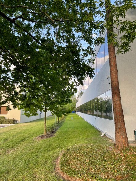 More Photos Of 3707 Westcenter Dr, Houston Office For Lease