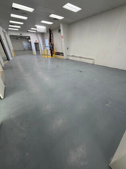 More Photos Of 150 E 400 N, Salem Manufacturing For Lease