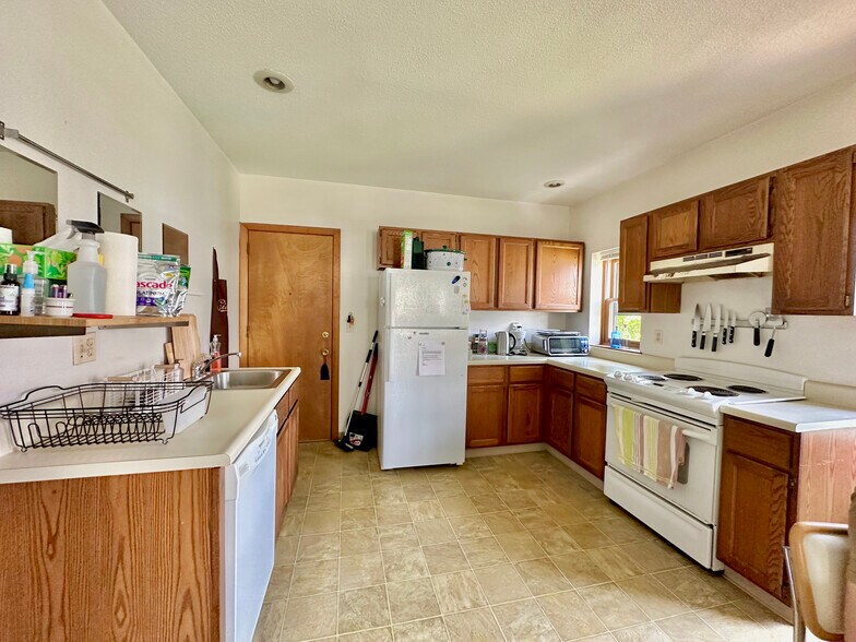 More Photos Of 18 Orchard St, Northampton Apartments For Sale