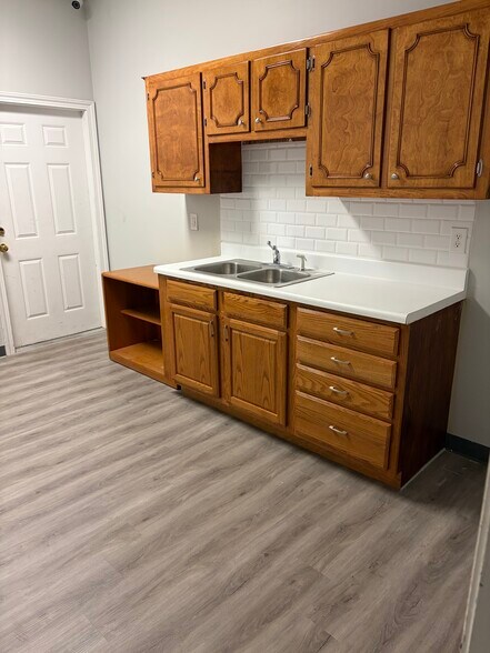 More Photos Of 3578 Oaktree Dr, Semmes Loft Creative Space For Lease