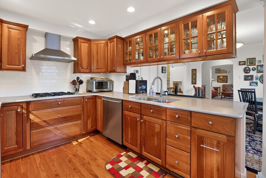 More Photos Of 3554-3556 Woodcrest Ave, Newtown Square Apartments For Sale