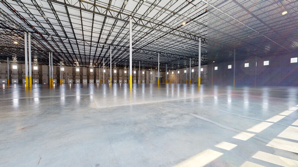 More Photos Of Long Island Expy @ Sills Rd, Medford Distribution For Lease