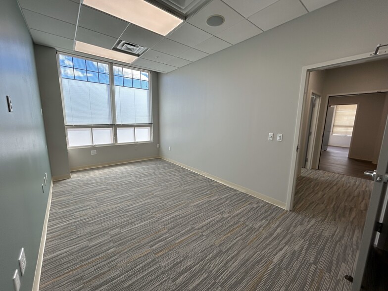 More Photos Of 23600 Commerce Park, Beachwood Medical For Lease