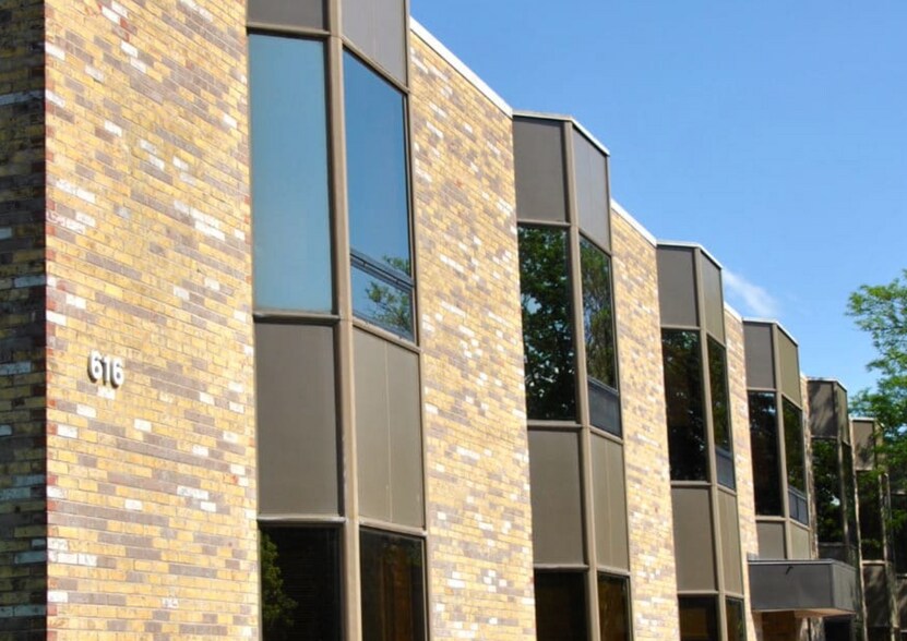 More Photos Of 625 N North Ct, Palatine Unknown For Lease