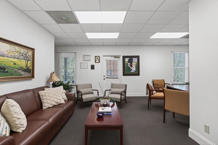 More Photos Of 5034 Thoroughbred Ln, Brentwood Office For Sale