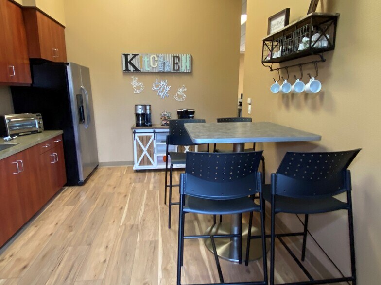 More Photos Of 9040 Brentwood Blvd, Brentwood Flex For Sale