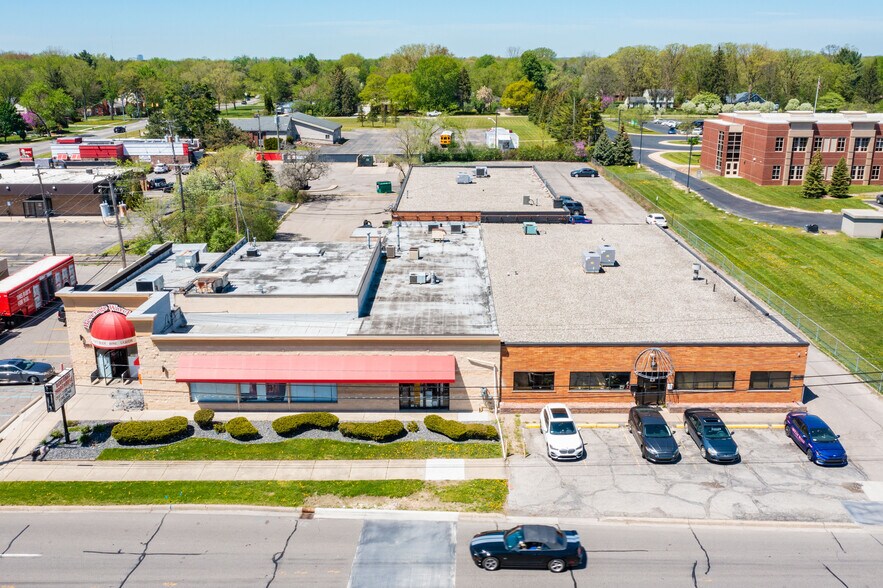 More Photos Of 31119 Greenfield Rd, Beverly Hills Warehouse For Lease