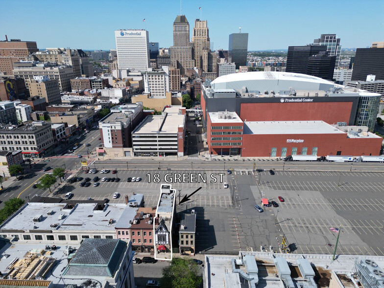 Primary Photo Of 18 Green St, Newark General Retail For Sale