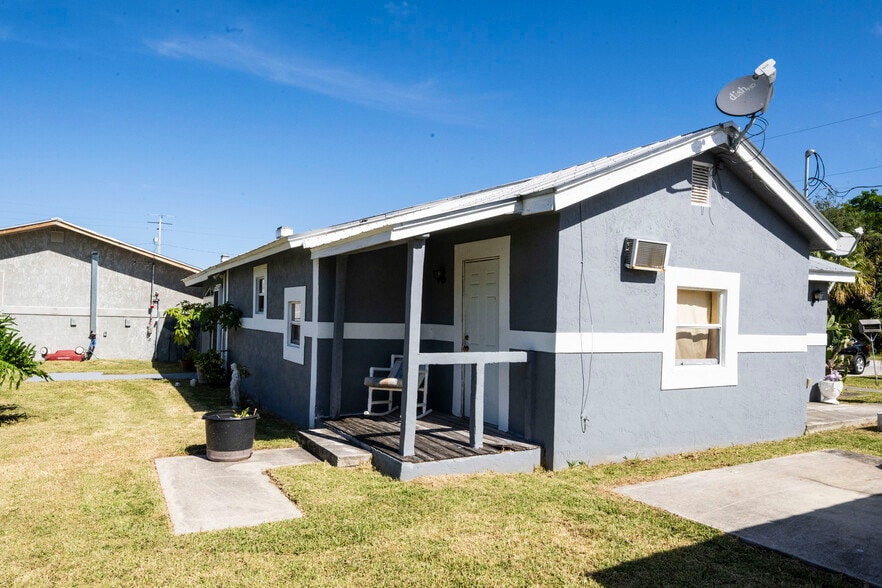 More Photos Of 433 Se Lake St, Stuart Apartments For Sale