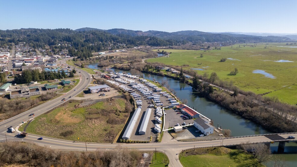 More Photos Of 751 Riverside Dr, Coquille Showroom For Sale