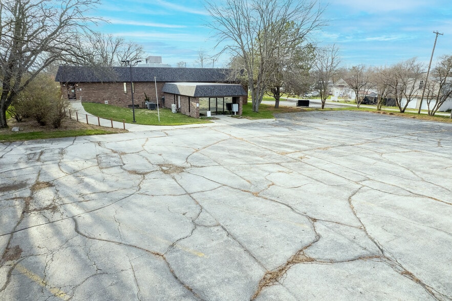 More Photos Of 1255 Engle St, Huntington Light Distribution For Sale
