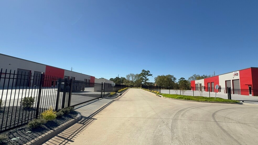 More Photos Of 4333-4334 Kreinhop Rd, Spring Unknown For Lease