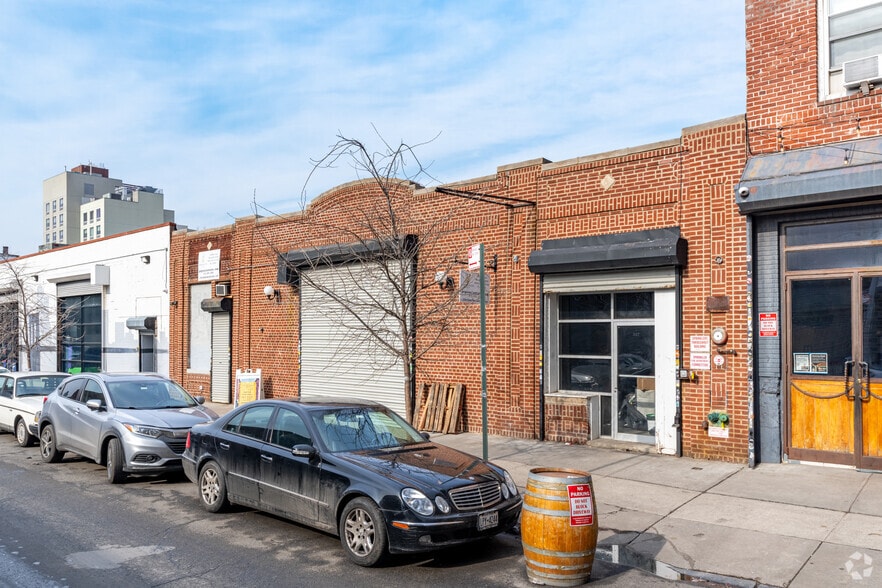 More Photos Of 327 Douglass St, Brooklyn Storefront For Lease