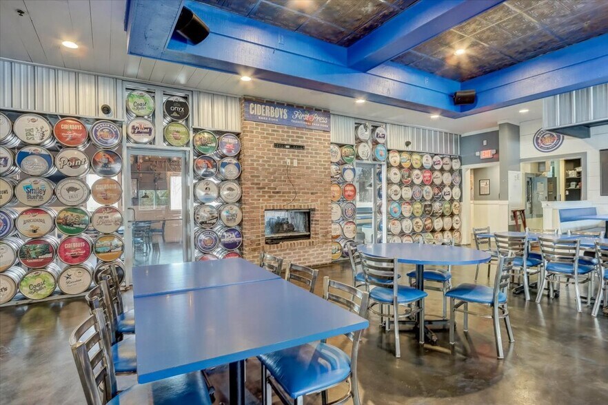 More Photos Of 10950 W Good Hope Rd, Milwaukee Restaurant For Sale