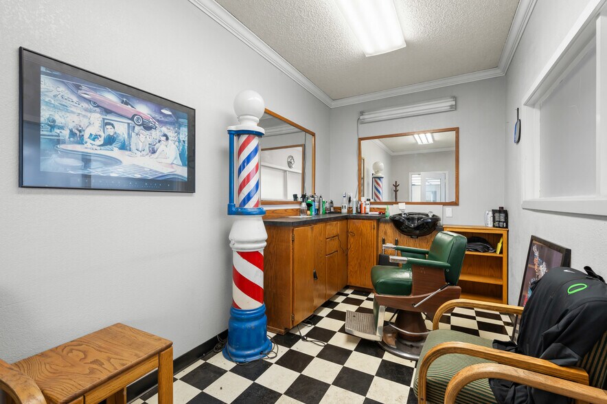 More Photos Of 3521 Franklin Blvd, Eugene Auto Dealership For Sale