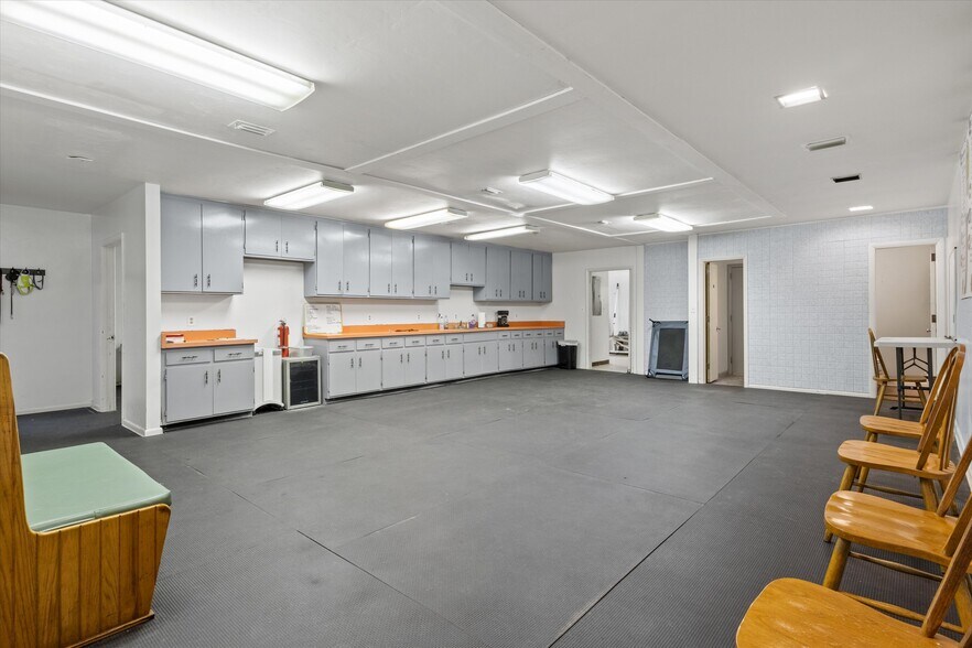 More Photos Of 1355 E Lafayette St, Tallahassee Veterinarian Kennel For Sale