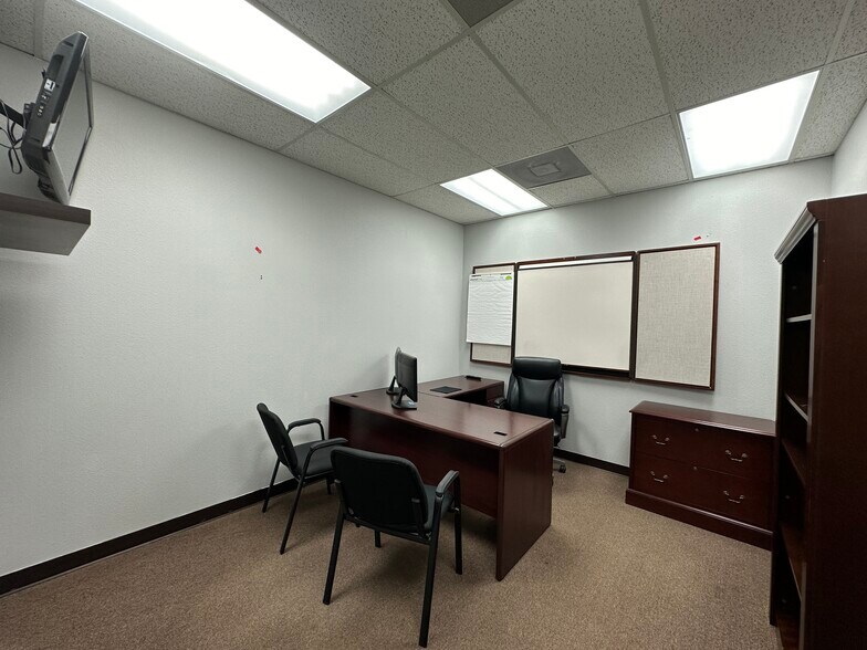 More Photos Of 10880 Alcott Dr, Houston Flex For Lease