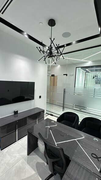 More Photos Of 9300 Goreway Dr, Brampton Storefront Retail Office For Sale