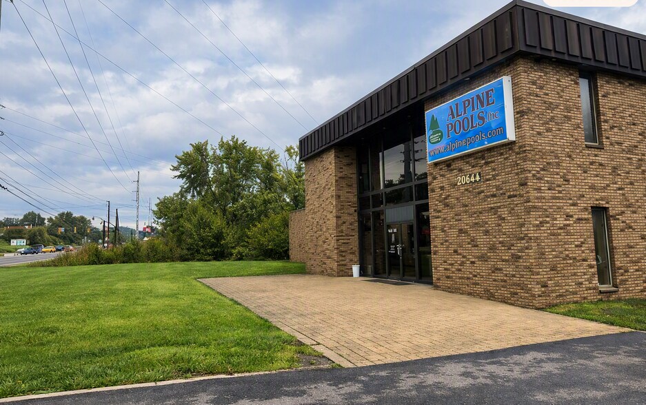 More Photos Of 20644 Us-19, Cranberry Township Warehouse For Lease