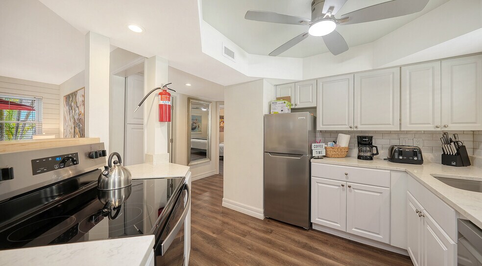 More Photos Of 5610 AVENIDA DEL MARE, Sarasota Specialty For Sale