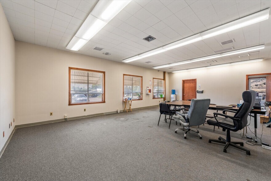 More Photos Of 1050 S Bridge St, Baker City Office For Sale