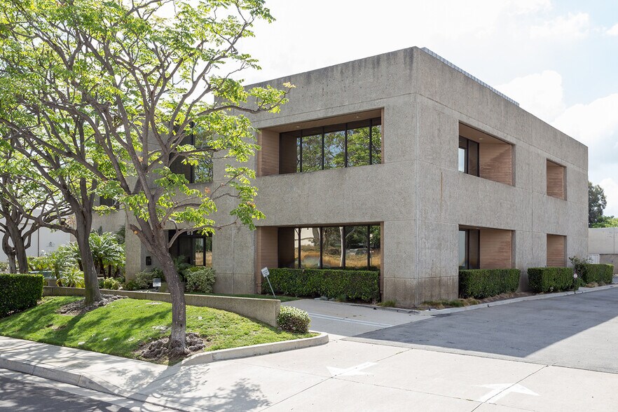 More Photos Of 15 Marconi, Irvine Light Distribution For Lease